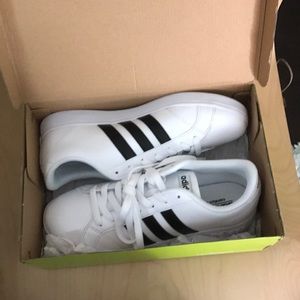 Black/white classic women's adidas